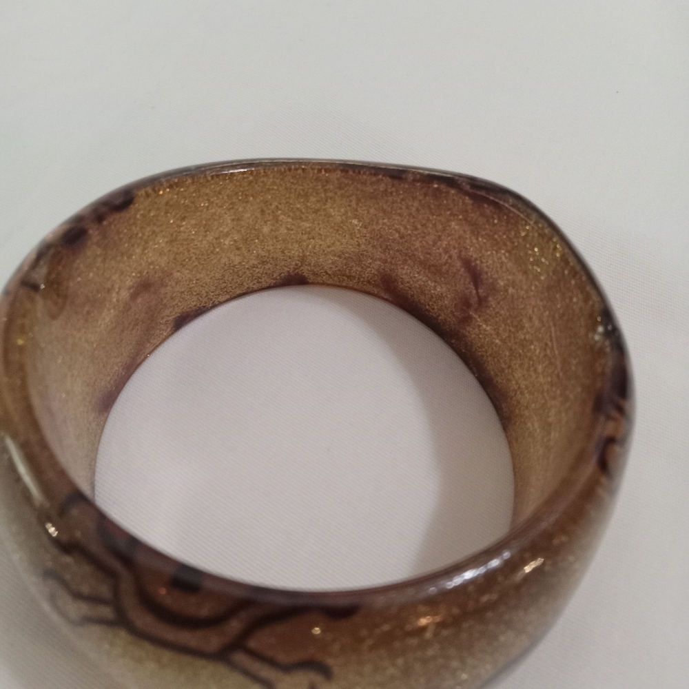 VINTAGE- GOLD LUCITE CHUNKY BOLD RETRO BANGLE BRACELET - Picture 7 of 10